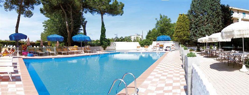 Hotel Frank Lido di Jesolo Buitenkant foto