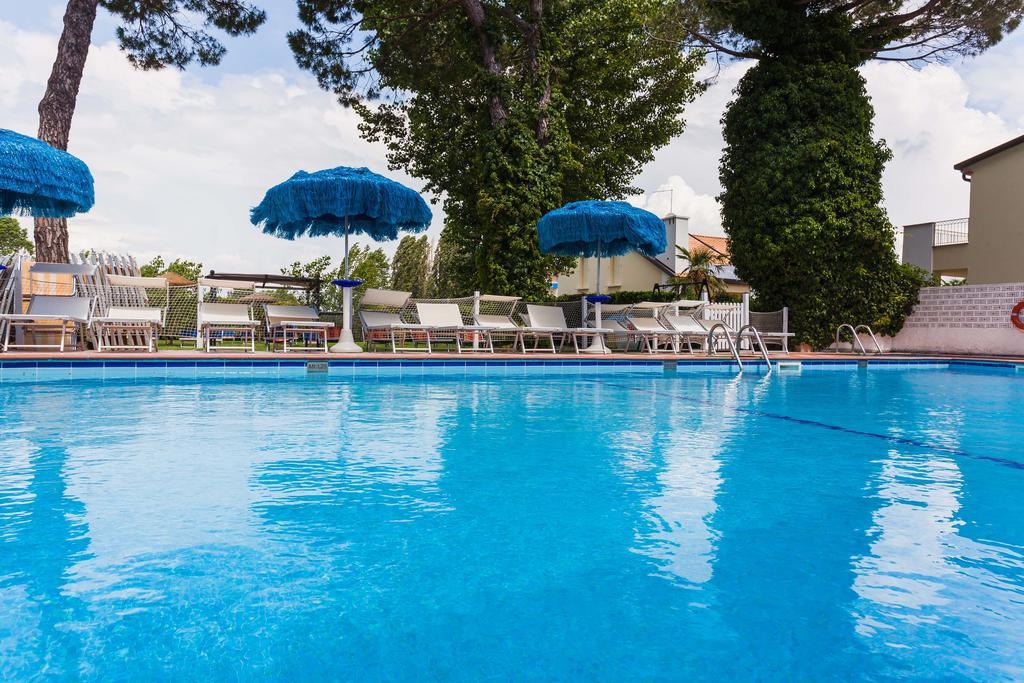 Hotel Frank Lido di Jesolo Buitenkant foto