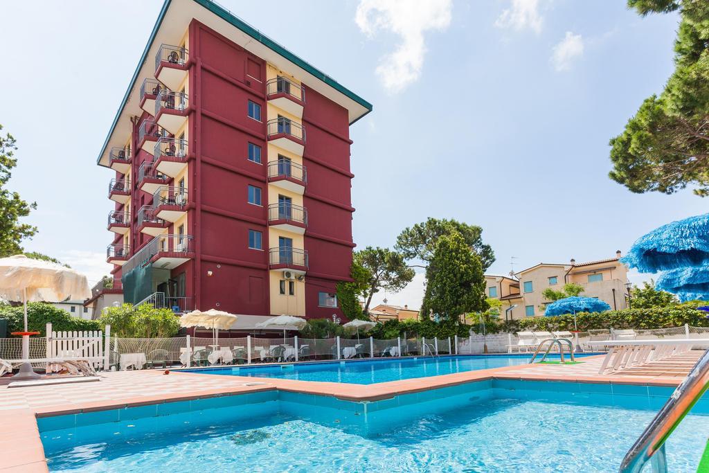 Hotel Frank Lido di Jesolo Buitenkant foto