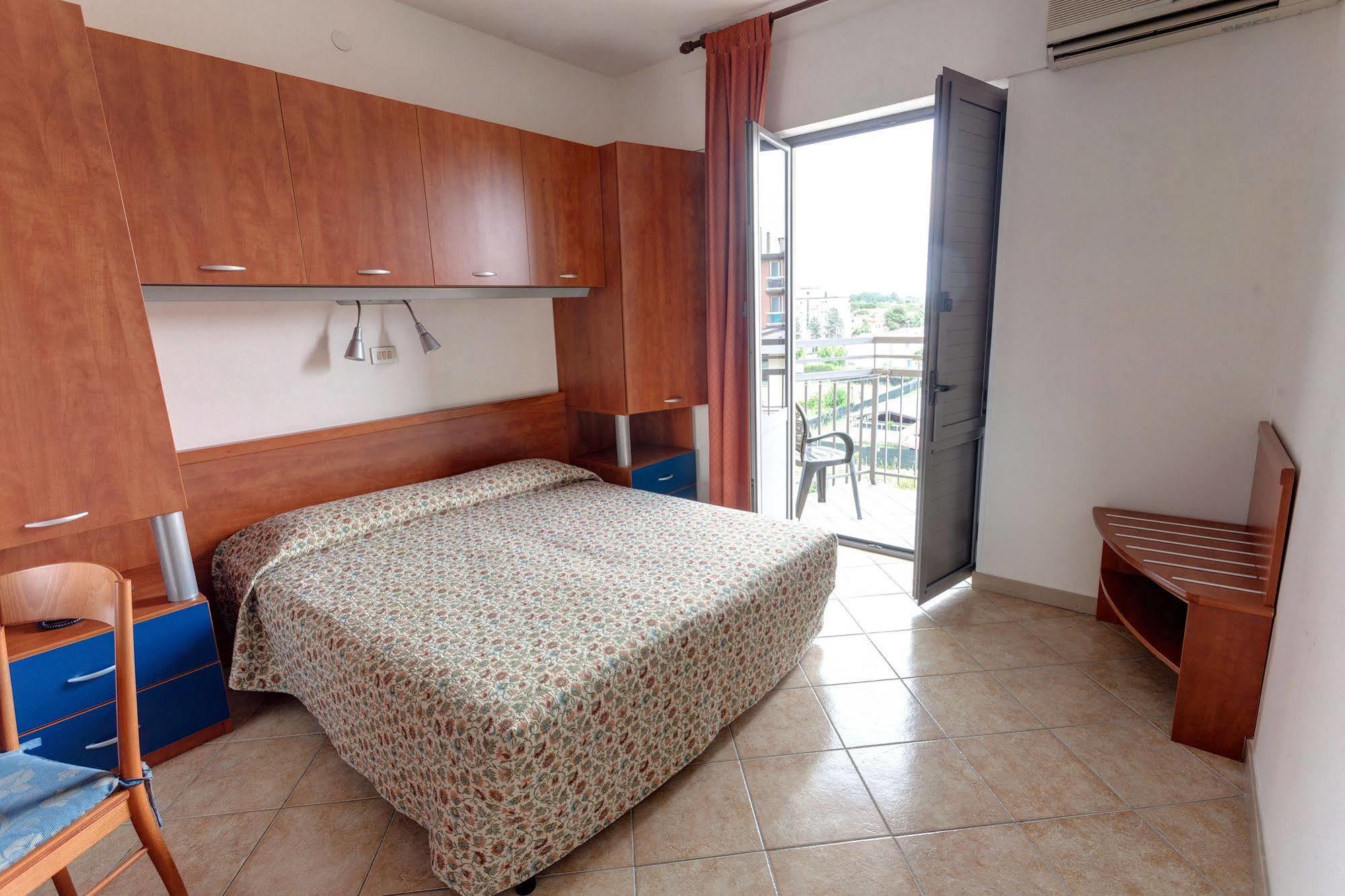 Hotel Frank Lido di Jesolo Buitenkant foto