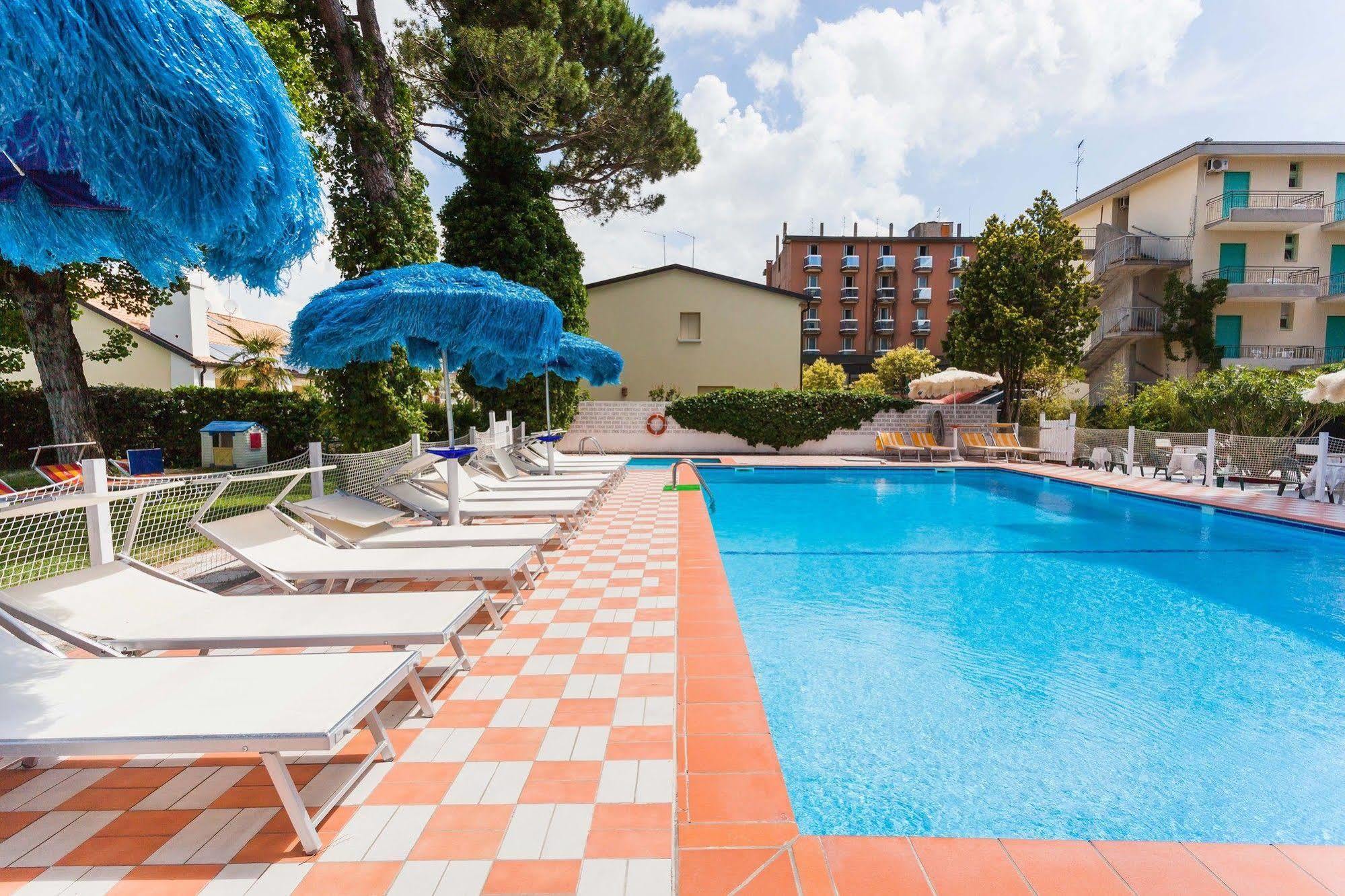 Hotel Frank Lido di Jesolo Buitenkant foto