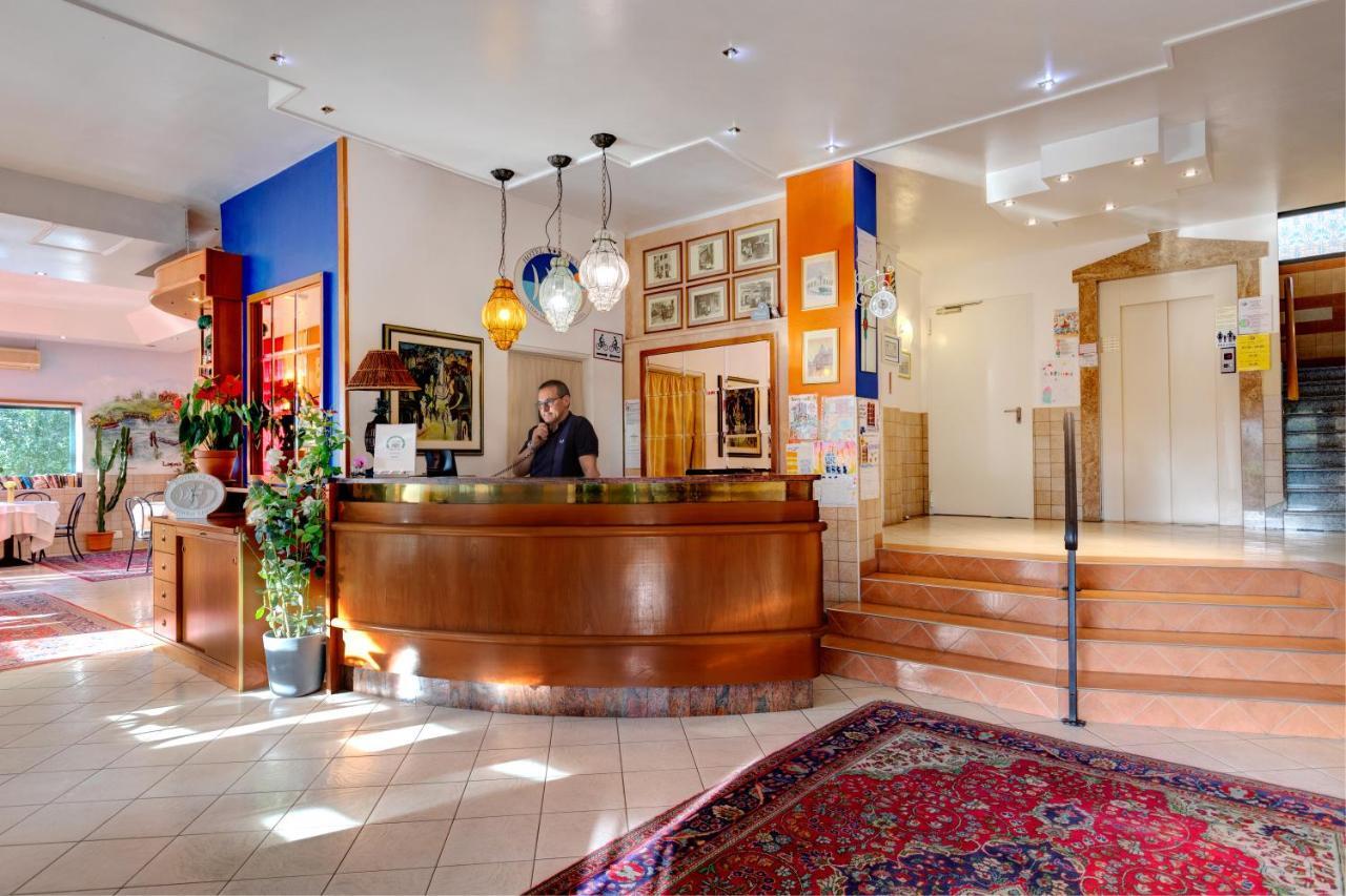 Hotel Frank Lido di Jesolo Buitenkant foto