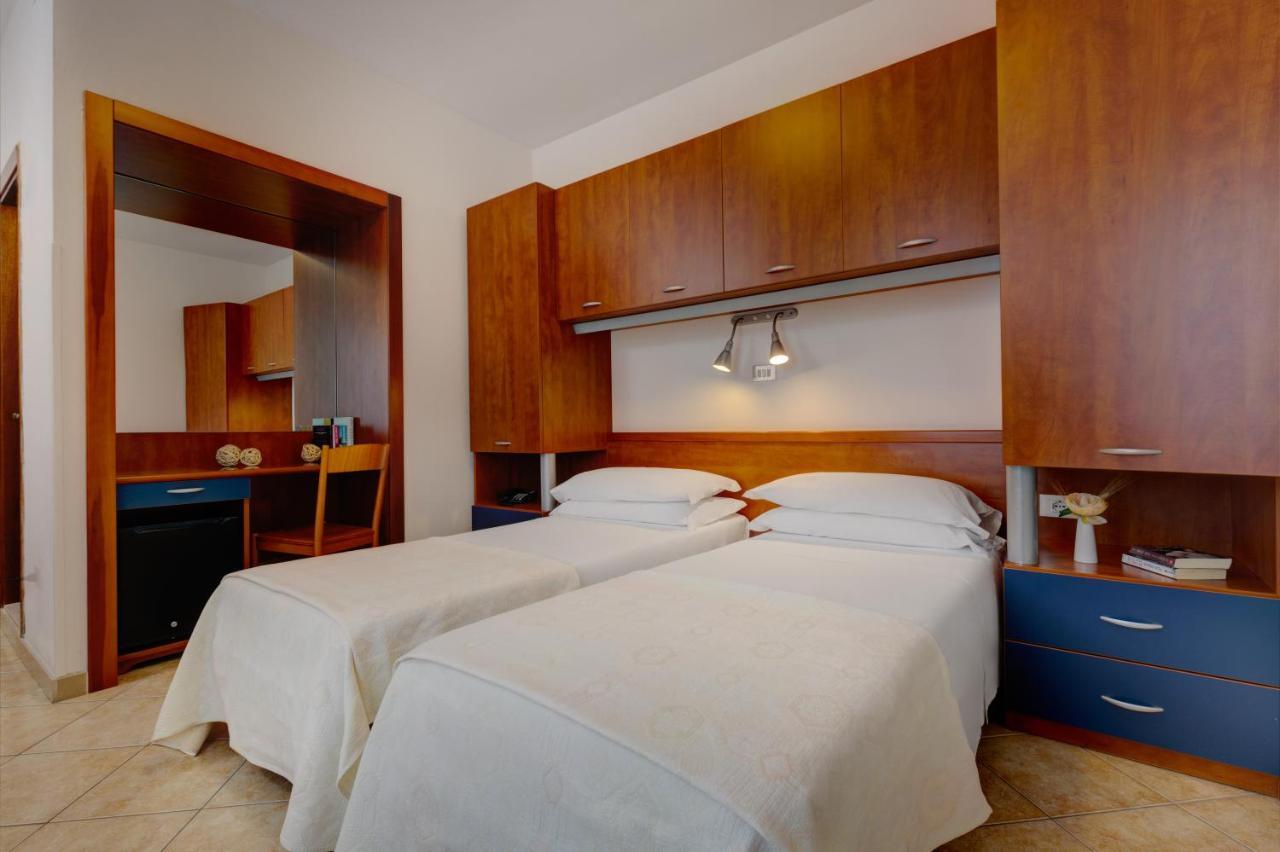 Hotel Frank Lido di Jesolo Buitenkant foto