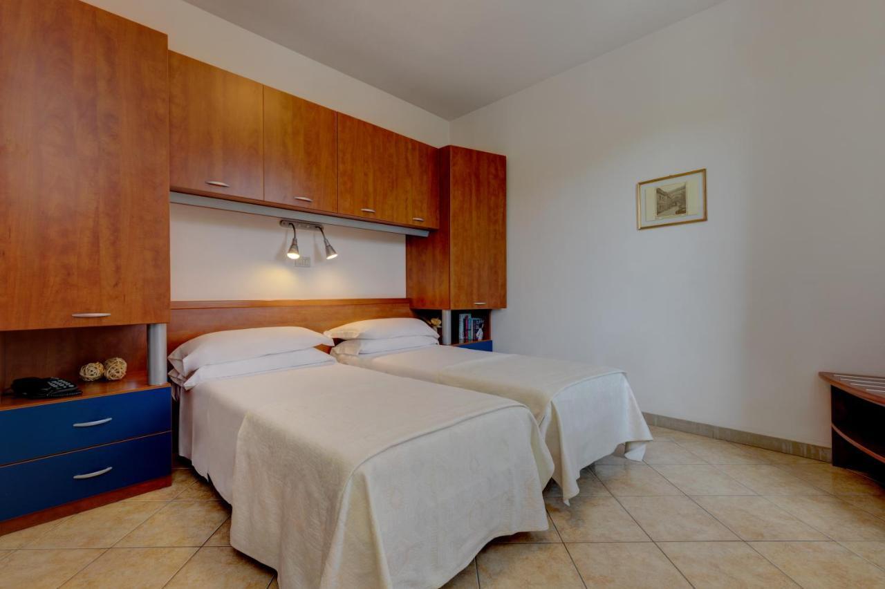Hotel Frank Lido di Jesolo Buitenkant foto