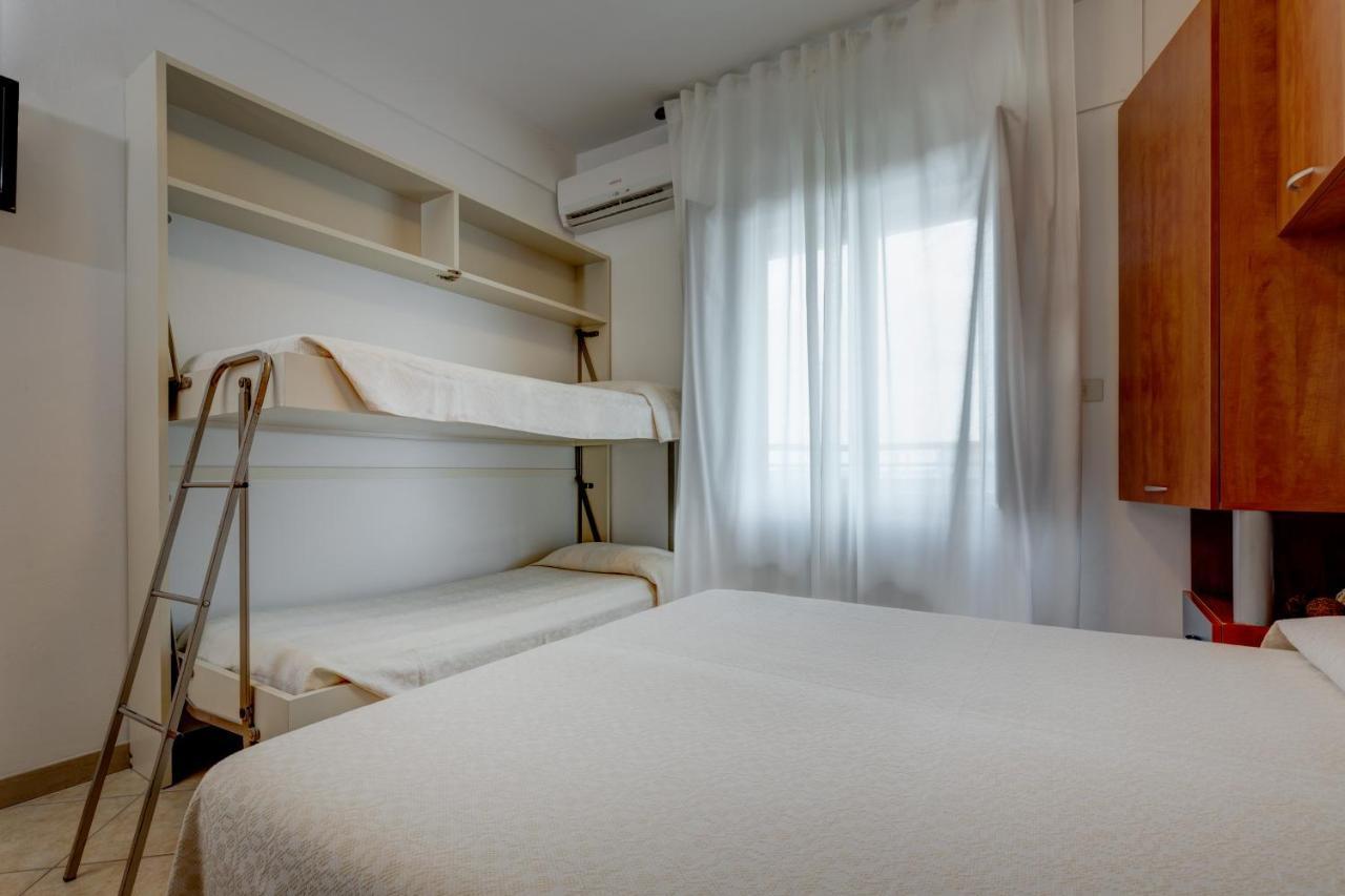 Hotel Frank Lido di Jesolo Buitenkant foto