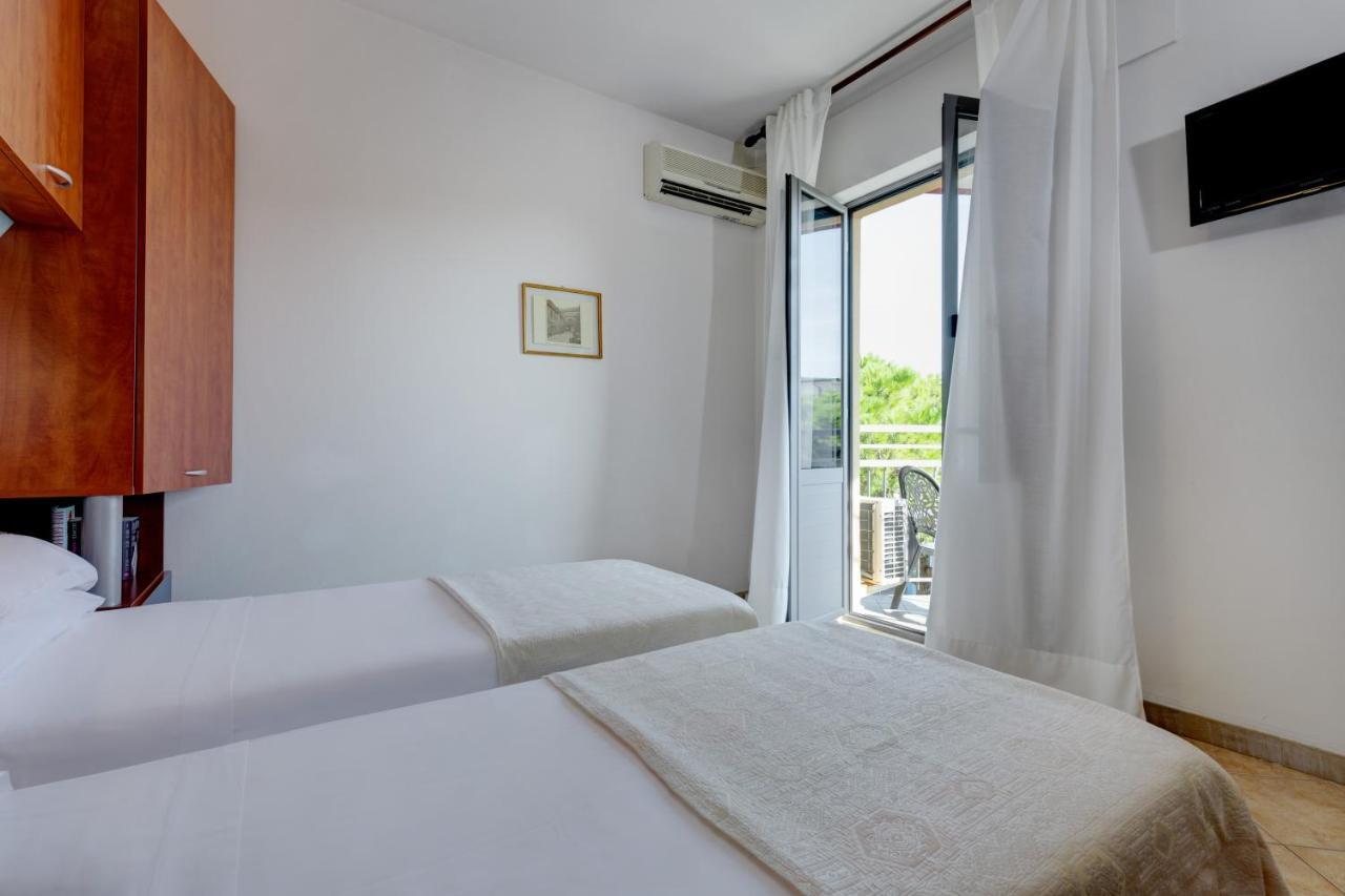 Hotel Frank Lido di Jesolo Buitenkant foto